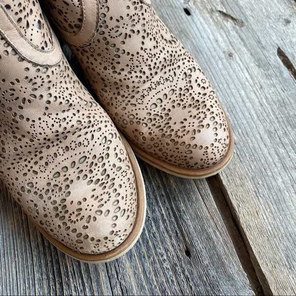Sundance “Lovelace” Laser Cut Leather Western Booties - Picture 3 of 10